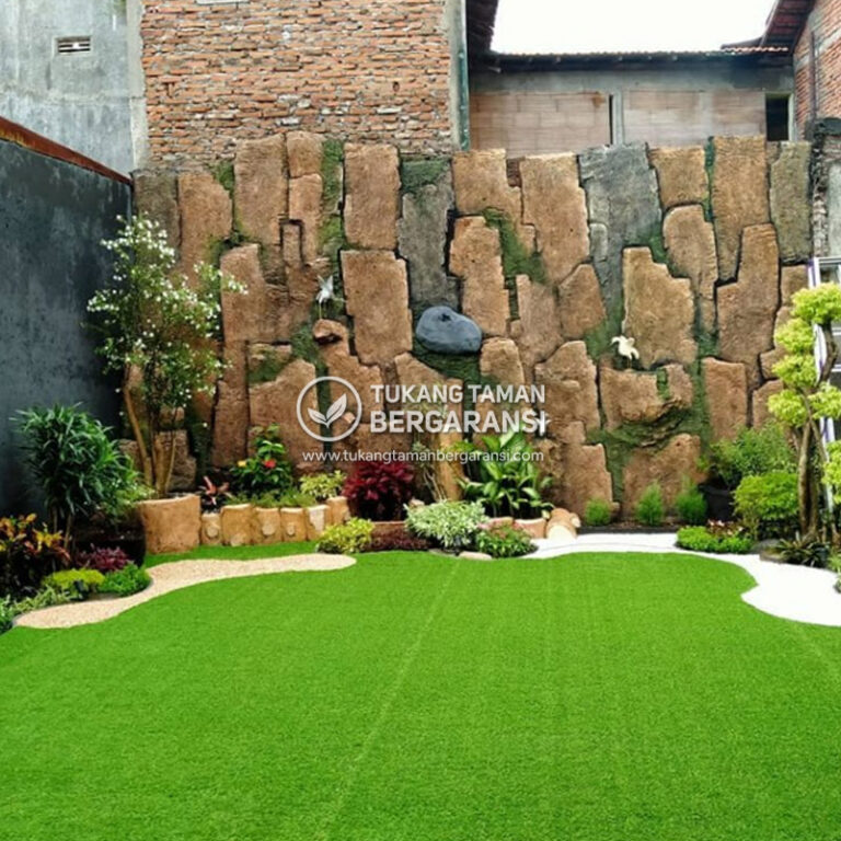 Taman Kering dengan Rumput Sintetis